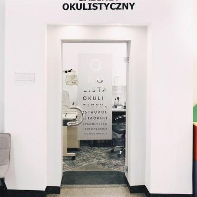 wejście do gabinetu okulistycznego Oculus